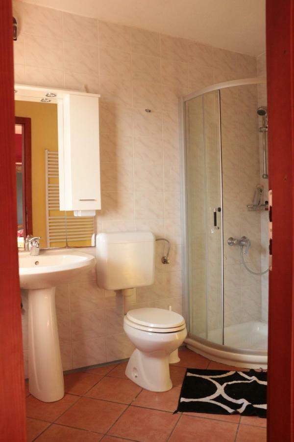 Stonehouse Apartment โนวาโกริคา ภายนอก รูปภาพ