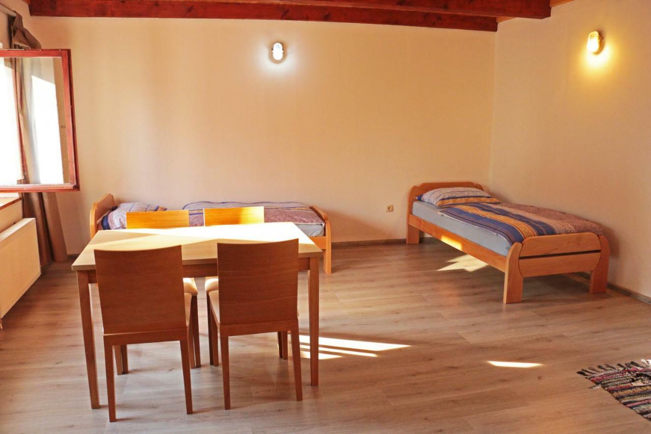 Stonehouse Apartment โนวาโกริคา ภายนอก รูปภาพ